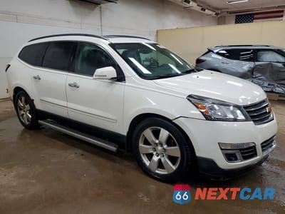 Czwarte zdjęcie samochodu z boku: 2013 CHEVROLET TRAVERSE LTZ VIN:1GNKVLKD8DJ158119 - miniatura