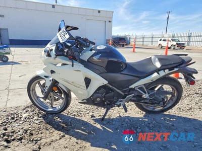Trzecie zdjęcie samochodu z tyłu: 2011 HONDA CBR250 R VIN:MLHMC4118B5002492 - miniatura