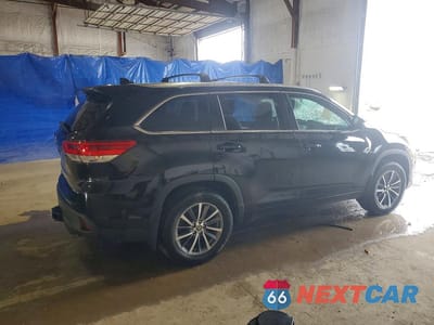 Trzecie zdjęcie samochodu z tyłu: 2018 TOYOTA HIGHLANDER XLE VIN:5TDJZRFH3JS539111 - miniatura
