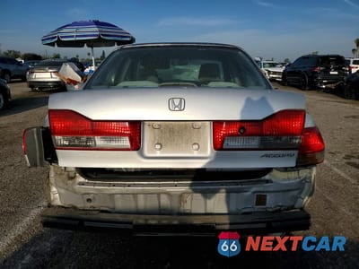 Zdjęcie 6 z 13 samochodu: 2002 HONDA ACCORD LX VIN:3HGCG66522G701797 - miniatura