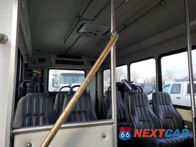 Zdjęcie 6 z 10 samochodu: 2016 FORD E350 SHUTTLE BUS VIN:1FDEE3FL4GDC22663 - miniatura