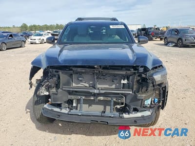 Piąte zdjęcie samochodu w środku: 2025 TOYOTA 4RUNNER SR5 VIN:JTEVA5BR6S5041441 - miniatura