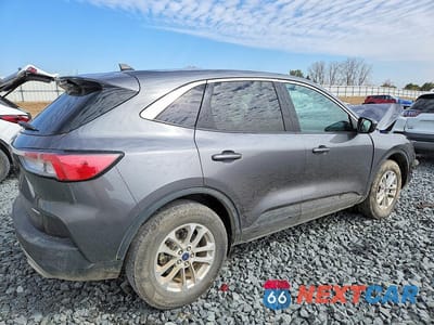 Trzecie zdjęcie samochodu z tyłu: 2021 FORD ESCAPE SE VIN:1FMCU9G69MUA15588 - miniatura