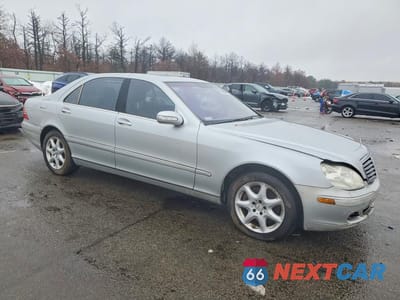 Czwarte zdjęcie samochodu z boku: 2005 MERCEDES-BENZ S 430 4MATIC VIN:WDBNG83J35A438371 - miniatura