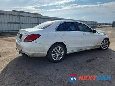 Trzecie zdjęcie samochodu z tyłu: 2019 MERCEDES-BENZ C 300 4MATIC VIN:55SWF8EB0KU286761 - miniatura