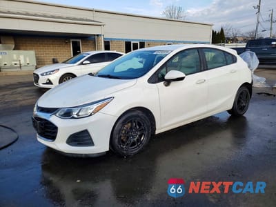 2019 CHEVROLET CRUZE LS 3G1BC6SM8KS528957 - główne zdjęcie licytacji z USA - miniatura