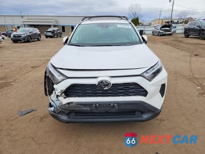 Piąte zdjęcie samochodu w środku: 2023 TOYOTA RAV4 XLE VIN:2T3P1RFV3PC372278 - miniatura