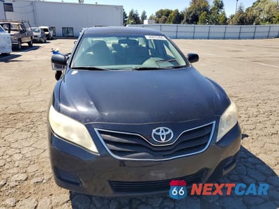 Piąte zdjęcie samochodu w środku: 2011 TOYOTA CAMRY LE VIN:4T1BF3EK6BU184600 - miniatura