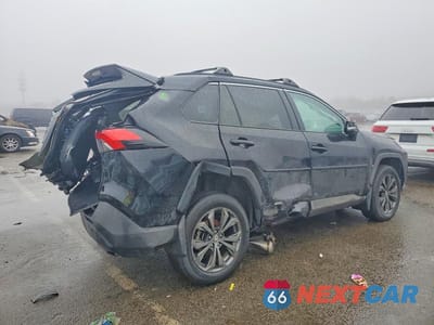 Trzecie zdjęcie samochodu z tyłu: 2023 TOYOTA RAV4 HYBRID XLE PREMIUM VIN:4T3B6RFV3PU116569 - miniatura