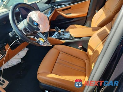 Zdjęcie 7 z 11 samochodu: 2021 BMW M550XI VIN:WBA13BK04MCG15286 - miniatura