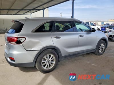 Trzecie zdjęcie samochodu z tyłu: 2019 KIA SORENTO LX VIN:5XYPG4A33KG439331 - miniatura