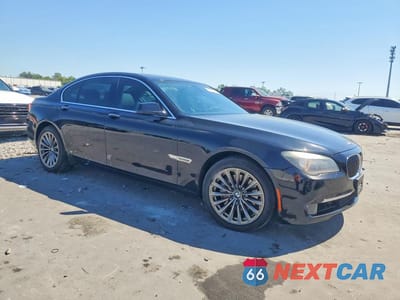 Czwarte zdjęcie samochodu z boku: 2012 BMW 740 I VIN:WBAKA4C57CC613317 - miniatura