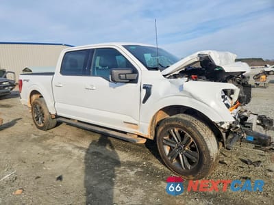 Czwarte zdjęcie samochodu z boku: 2023 FORD F150 SUPERCREW VIN:1FTFW1ED1PFD07601 - miniatura