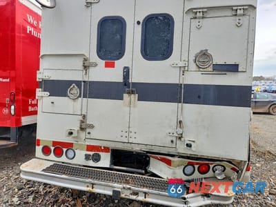 Zdjęcie 6 z 13 samochodu: 2005 CHEVROLET EXPRESS UTILITY / SERVICE TRUCK VIN:1GBJG31U751143665 - miniatura