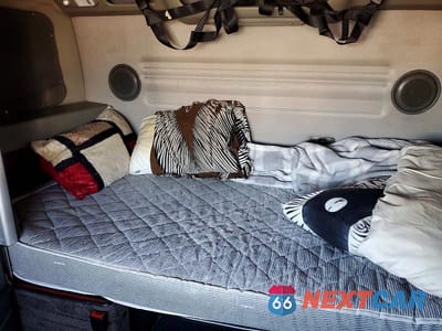 Zdjęcie 6 z 10 samochodu: 2019 VOLVO VNL SEMI TRUCK VIN:4V4NC9EH2KN904085 - miniatura