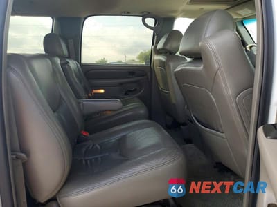 Zdjęcie 11 z 13 samochodu: 2003 GMC YUKON XL DENALI VIN:1GKFK66U23J150972 - miniatura