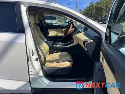 Piąte zdjęcie samochodu w środku: 2016 LEXUS NX 200T BASE VIN:JTJYARBZ3G2026331 - miniatura