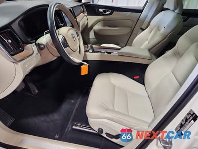 Zdjęcie 7 z 13 samochodu: 2022 VOLVO XC60 B5 MOMENTUM VIN:YV4L12RK4N1059061 - miniatura