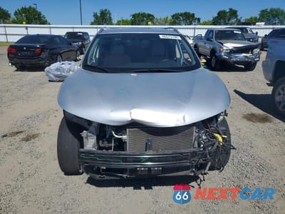 Piąte zdjęcie samochodu w środku: 2018 NISSAN ROGUE SPORT SV VIN:JN1BJ1CP9JW195232 - miniatura