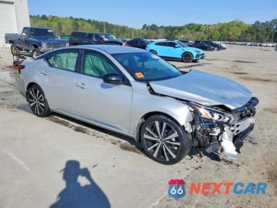 Czwarte zdjęcie samochodu z boku: 2020 NISSAN ALTIMA 2.5 SR VIN:1N4BL4CV6LC122031 - miniatura