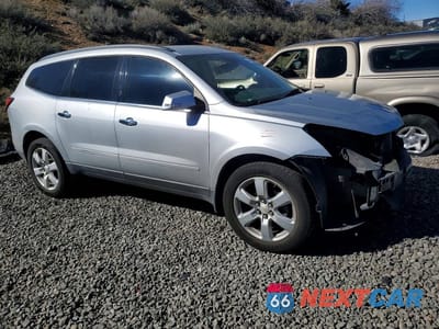 Czwarte zdjęcie samochodu z boku: 2016 CHEVROLET TRAVERSE LT VIN:1GNKVGKD1GJ135938 - miniatura