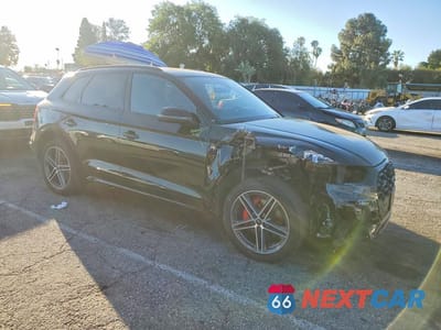 Czwarte zdjęcie samochodu z boku: 2024 AUDI Q5 E PREMIUM PLUS 55 VIN:WA1E2AFY2R2124057 - miniatura