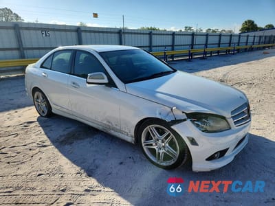 Czwarte zdjęcie samochodu z boku: 2009 MERCEDES-BENZ C 350 VIN:WDDGF56X09R062558 - miniatura