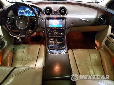 Zdjęcie 8 z 11 samochodu: 2011 JAGUAR XJL VIN:SAJWA2GB4BLV06749 - miniatura