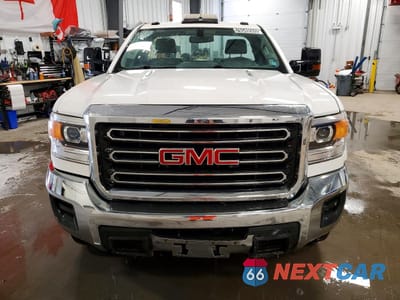 Piąte zdjęcie samochodu w środku: 2015 GMC SIERRA K3500 VIN:1GT321C87FZ518304 - miniatura