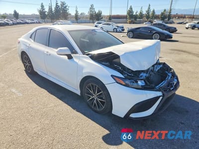 Czwarte zdjęcie samochodu z boku: 2022 TOYOTA CAMRY SE VIN:4T1G11AK9NU647042 - miniatura