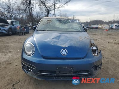 Piąte zdjęcie samochodu w środku: 2018 VOLKSWAGEN BEETLE S VIN:3VW5DAAT7JM515839 - miniatura