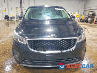 Piąte zdjęcie samochodu w środku: 2017 KIA SEDONA LX VIN:KNDMB5C10H6227596 - miniatura