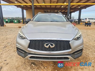 Piąte zdjęcie samochodu w środku: 2017 INFINITI QX30 PREMIUM VIN:SJKCH5CR5HA024228 - miniatura