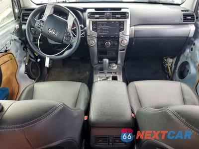 Zdjęcie 8 z 13 samochodu: 2021 TOYOTA 4RUNNER SR5 PREMIUM VIN:JTENU5JR3M5923842 - miniatura