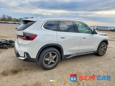 Trzecie zdjęcie samochodu z tyłu: 2024 BMW X1 XDRIVE28I VIN:WBX73EF05R5Z96814 - miniatura