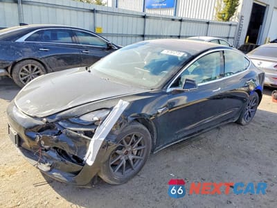 2018 TESLA MODEL 3 5YJ3E1EBXJF181996 - główne zdjęcie licytacji z USA - miniatura