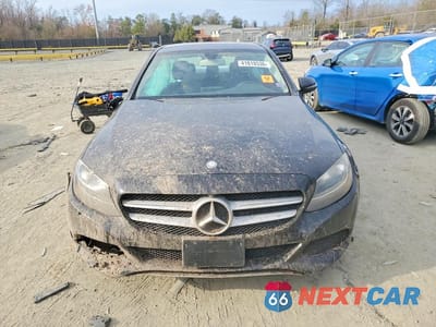 Piąte zdjęcie samochodu w środku: 2016 MERCEDES-BENZ C 300 4MATIC VIN:55SWF4KB9GU115253 - miniatura