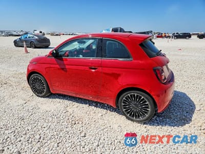 Drugie zdjęcie samochodu z przodu: 2024 FIAT 500 E RED VIN:ZFAFFAA48RX209773 - miniatura