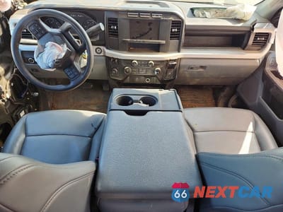 Zdjęcie 8 z 13 samochodu: 2024 FORD F350 SUPER DUTY VIN:1FT8W3BAXREE60517 - miniatura