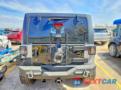 Zdjęcie 6 z 12 samochodu: 2015 JEEP WRANGLER UNLIMITED SAHARA VIN:1C4BJWEG9FL547435 - miniatura