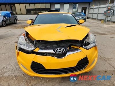 Piąte zdjęcie samochodu w środku: 2013 HYUNDAI VELOSTER BASE VIN:KMHTC6AD4DU161213 - miniatura