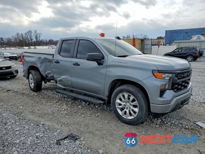 Czwarte zdjęcie samochodu z boku: 2024 CHEVROLET SILVERADO K1500 CUSTOM VIN:1GCRDBEK3RZ148976 - miniatura