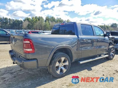 Trzecie zdjęcie samochodu z tyłu: 2019 RAM 1500 LARAMIE VIN:1C6SRFJT1KN708779 - miniatura
