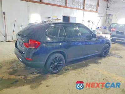 Trzecie zdjęcie samochodu z tyłu: 2015 BMW X1 XDRIVE28I VIN:WBAVL1C57FVY29229 - miniatura