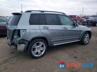 Trzecie zdjęcie samochodu z tyłu: 2015 MERCEDES-BENZ GLK 350 4MATIC VIN:WDCGG8JB8FG438297 - miniatura
