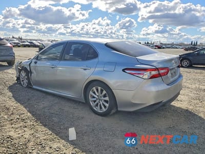 Drugie zdjęcie samochodu z przodu: 2018 TOYOTA CAMRY LE VIN:4T1B11HK9JU604881 - miniatura