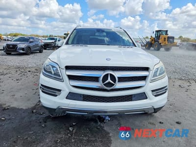 Piąte zdjęcie samochodu w środku: 2016 MERCEDES-BENZ GL 450 4MATIC VIN:4JGDF6EE7GA705451 - miniatura