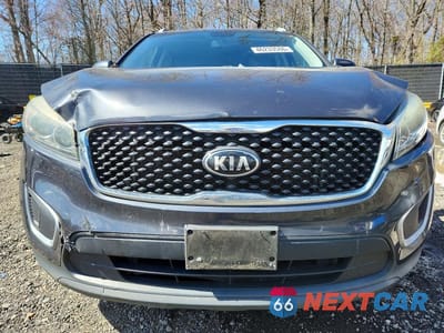 Piąte zdjęcie samochodu w środku: 2017 KIA SORENTO LX VIN:5XYPG4A39HG295289 - miniatura