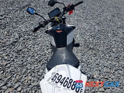 Zdjęcie 6 z 10 samochodu: 2019 KTM 390 DUKE VIN:MD2JPJ402KC223314 - miniatura