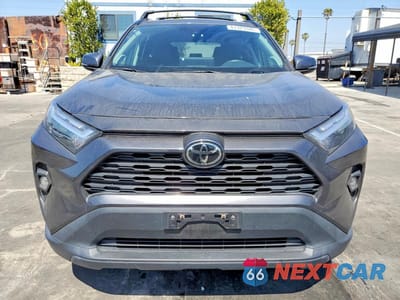 Piąte zdjęcie samochodu w środku: 2023 TOYOTA RAV4 XLE PREMIUM VIN:2T3C1RFV8PC229535 - miniatura
